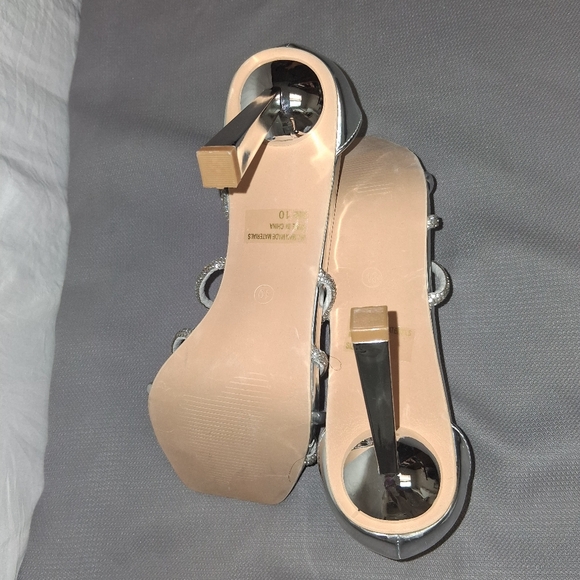 Wild Diva Louges Shiny Silver Strappy Heels Size 10 - Picture 9 of 15